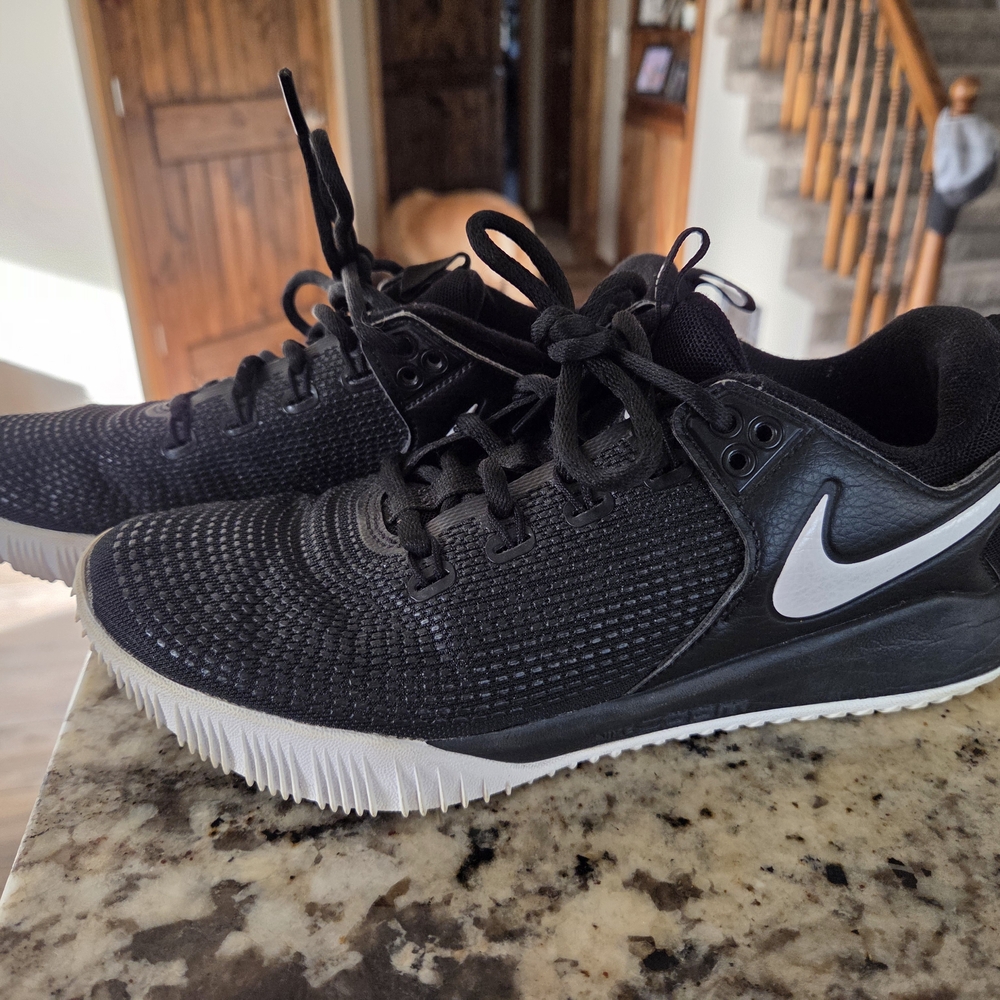 Nike Men's Black and White Sneakers